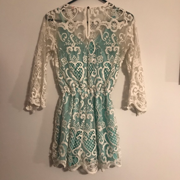 Pretty lace romper - Picture 7 of 9